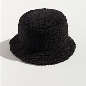 Uo Sherpa Bucket Hat 